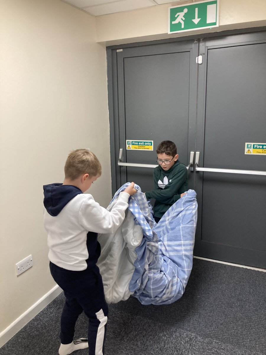 We have arrived and bed making is in the process!! Almost ready for lunch then sailing!