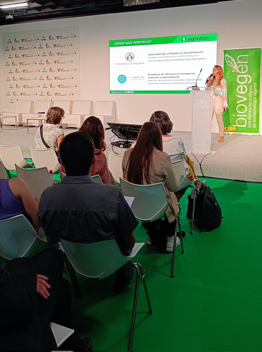 Iniciamos el último bloque sobre ➡️ Innovación y emprendimiento en el sector agroalimentario con Eva Bataller, responsable de desarrollo de negocio, en la incubadora <a href="/agrotecuv/">AgrotecUV</a>