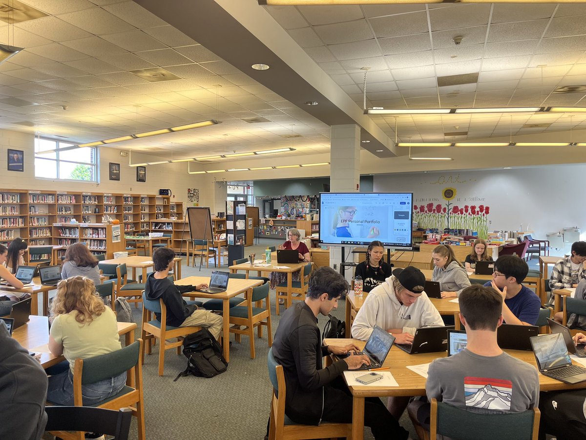 nwhs_media's tweet image. Senior Economic and Personal Finance visited the library to learn how to build a Google Web site. They are creating a personal portfolio to house resources they can use beyond high school. #govikes #GCSLibrariesEngage