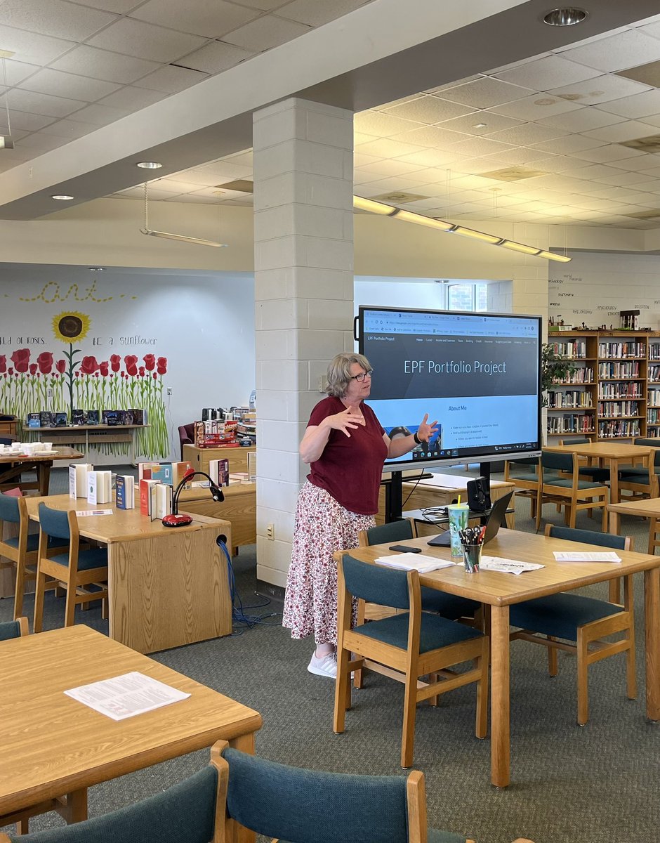 nwhs_media's tweet image. Senior Economic and Personal Finance visited the library to learn how to build a Google Web site. They are creating a personal portfolio to house resources they can use beyond high school. #govikes #GCSLibrariesEngage