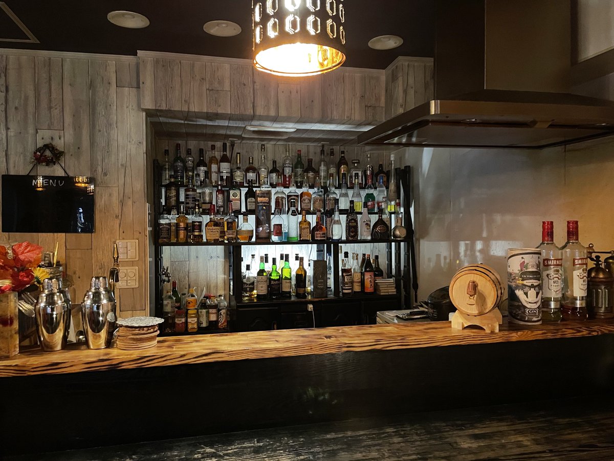 BarHamlets's tweet image. ここ数日しょっちゅう言ってる気がしますが買い物終わって開店です。周年イベントの準備が色々あるんですすみません…。

本日から徐々に八周年特別メニューの仕込みを始めつつ、のんびりとお待ちしております。