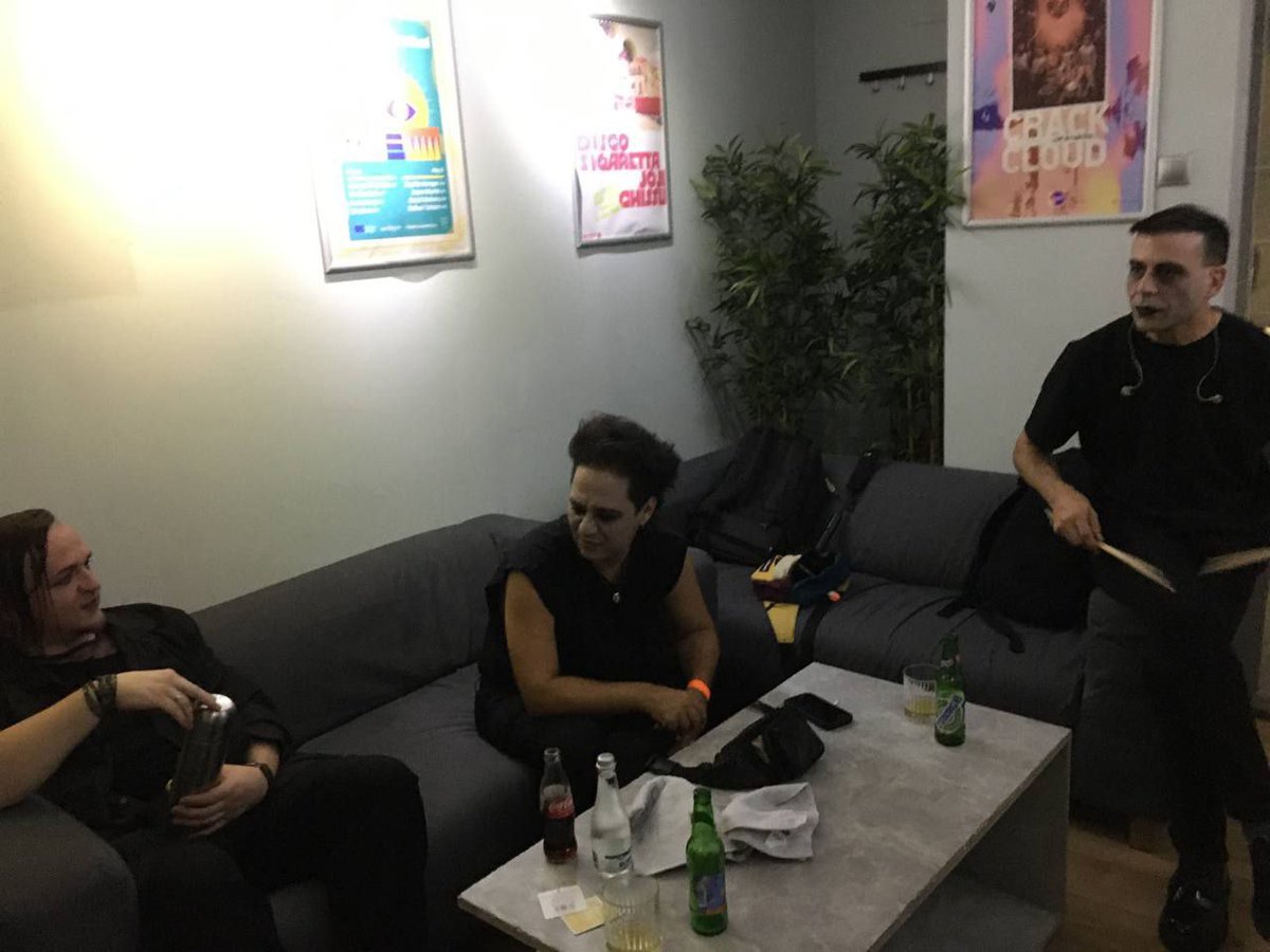 FarbaKingdom's tweet photo. Farba Kingdom and She Past Away (Backstage)
#shepastaway #farbakingdom #darkwave #synthwave #postpunk https://t.co/exBhxM6ATa