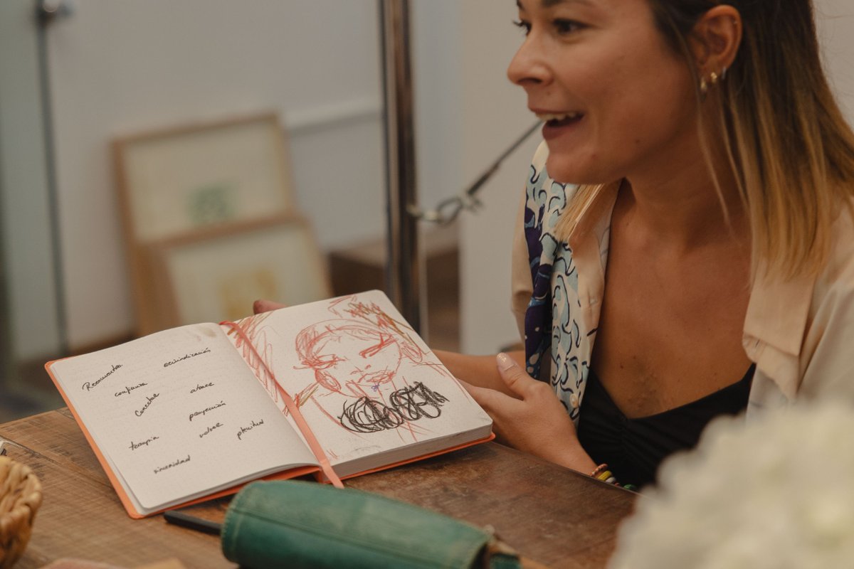 La primera actividad de #CulturaViva fue el taller que organizó #Marta'sStudio el viernes 22 de septiembre por la tarde llamado CREANDO NUESTRO DIARIO DE ARTISTA.
Dirigido por Judith Naess, exploramos la reflexión y el crecimiento artístico creando.
Patrocina <a href="/CervezaVictoria/">Cervezas Victoria</a>