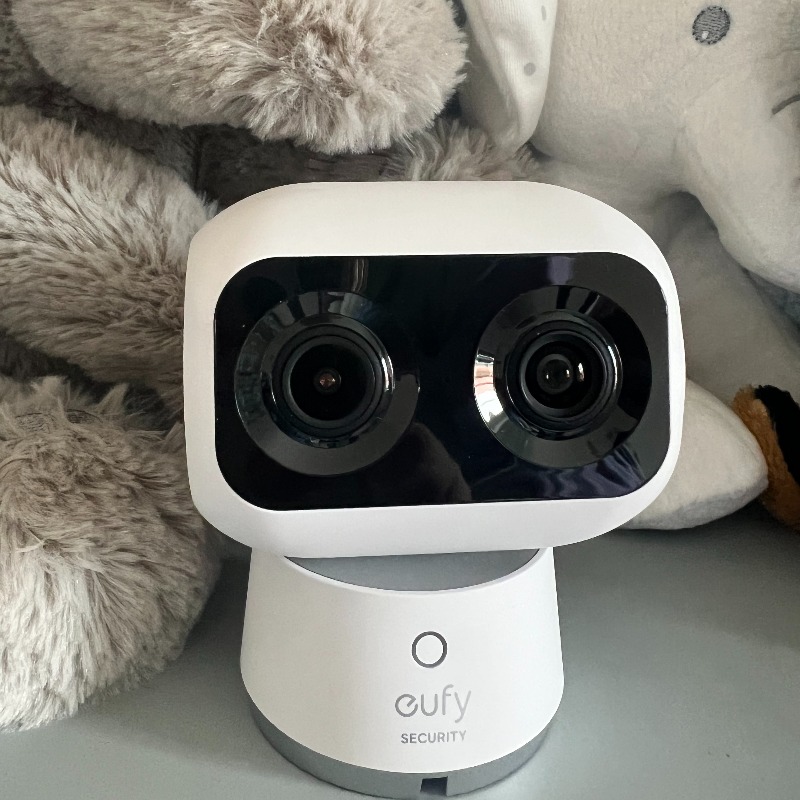 EufyOfficial's tweet photo. Meet the IndoorCam S350! 👋 

Thanks to 4K resolution and dual cameras, you won't miss a thing. Get ready for a whole new level of clarity! 🌟🏠

#indoorsecuritycamera #nannycamera #eufyDualCam