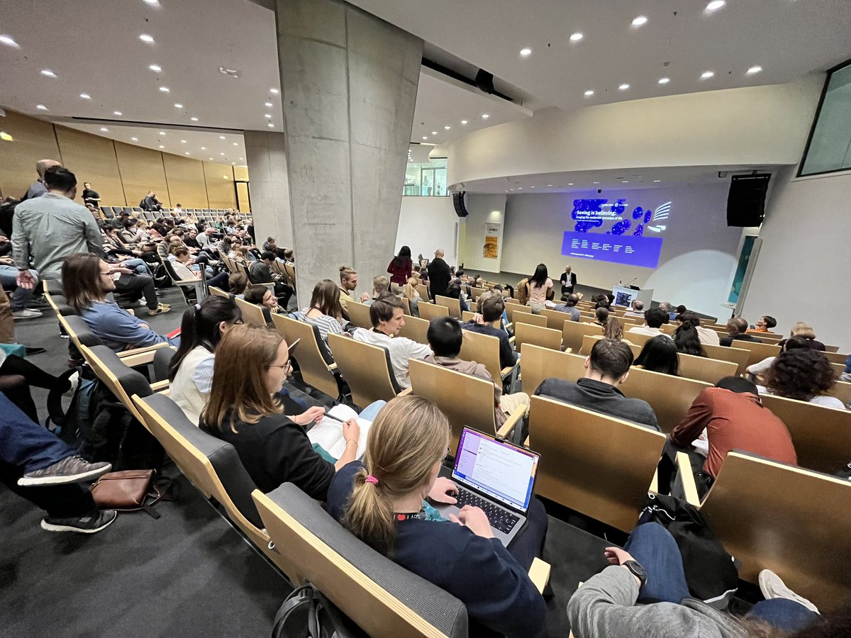 Welcome at Seeing Is Believing (#EESImaging) at <a href="/embl/">EMBL</a> in Heidelberg.
Welcome words are not over yet and I already having a blast. Meeting you all again in person after 4 years is just amazing! 🤩