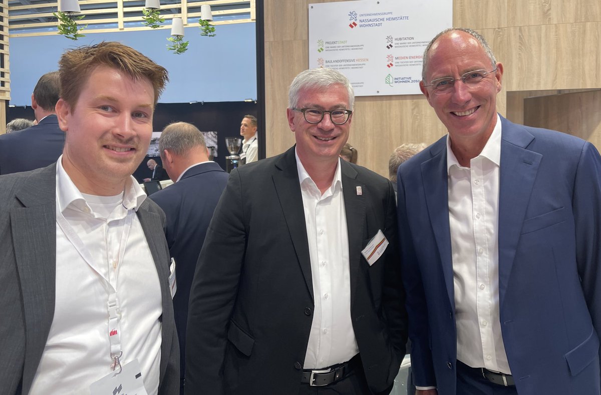 Gemeinsam mit Thomas Ranft als Moderator stehen wir in den Startlöchern für unser erstes Panel zum Thema kommunale Wärmeplanung.
14 Uhr, Stand C1.440.
Alle die nicht live auf der <a href="/EXPOREAL_Munich/">EXPO REAL</a> dabei sein können, können sich den Stream auf naheimst.de/live anschauen.