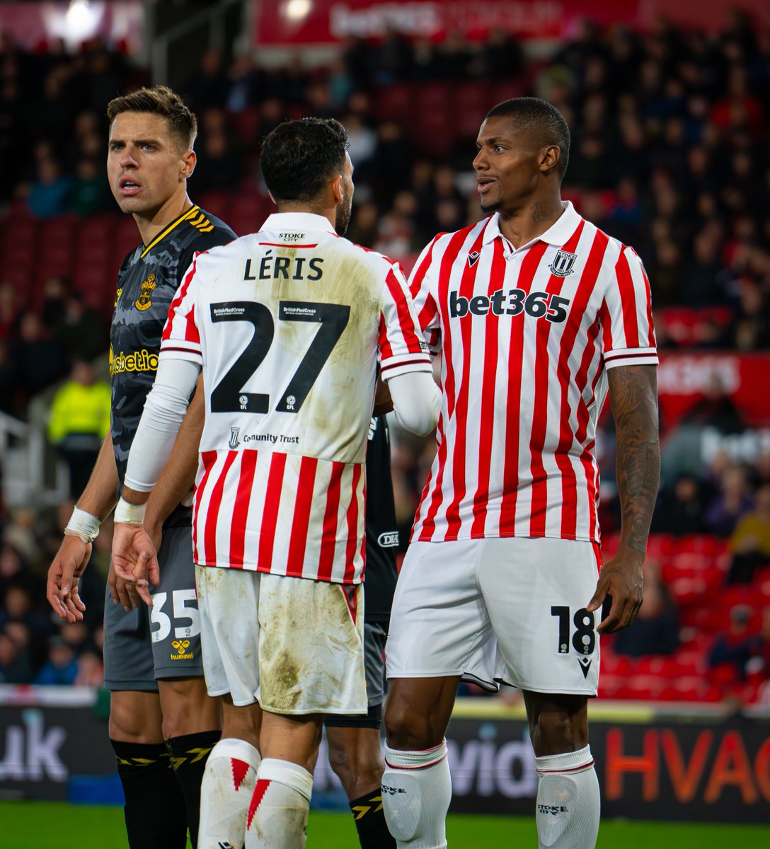 Some more personal favourites from last night! <a href="/stokecity/">Stoke City FC</a> vs <a href="/SouthamptonFC/">Southampton FC</a> 🔴⚪️⚽️

#SCFC <a href="/StokeCityLive/">Stoke City Live</a> <a href="/AngelaSmith_/">Angela  Smith.</a> <a href="/moorlandsradio/">Moorlands Radio</a> <a href="/scfcchina/">SCFCCHINA</a> <a href="/KnotFM/">Knot FM</a>