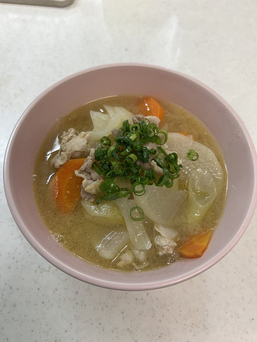 kanachapin's tweet image. たまにはこちらにも😈
ちょい寒だったから〜
豚汁作った〜🐷
#見かけに寄らず
#調理師免許
#何でも
#ウマいウマいと
#食べてくれる人
#募集中笑