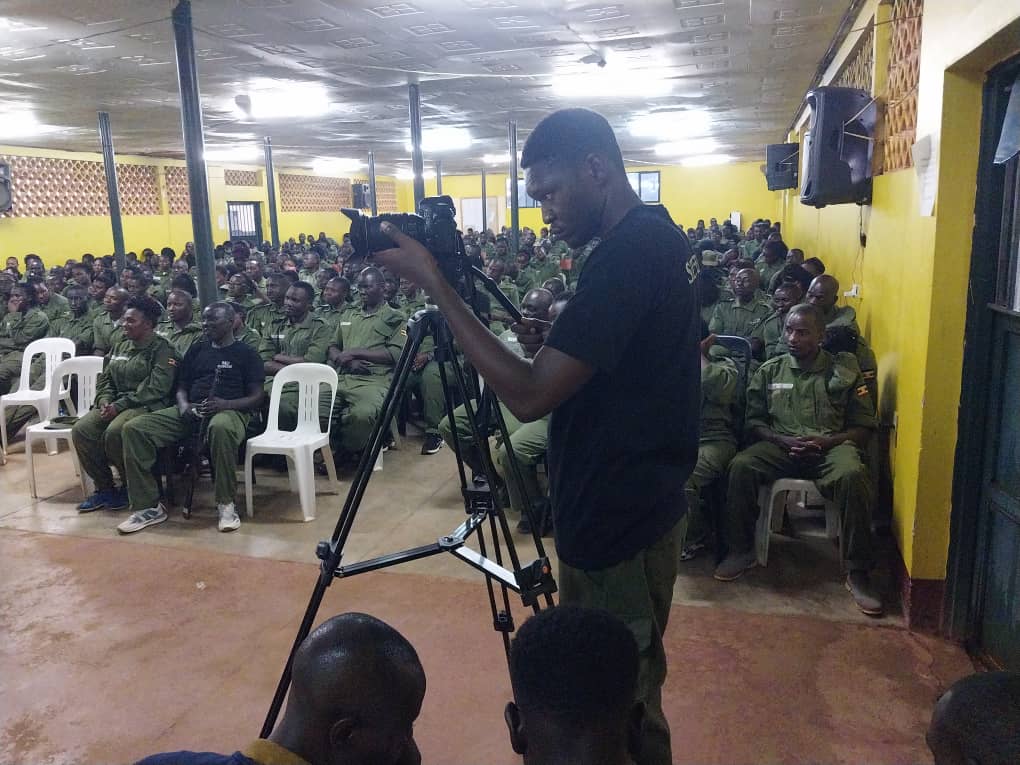 Last Saturday at the request of the State House Comptroller, I travelled to Kyankwanzi to officiate at the pass out of Industrial Hubs Instructors, and of Staff of the State House Anti Corruption Unit.

I congratulated them - stressing the importance of commitment to  Patriotism.