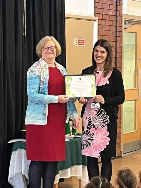 Sue Lomas, PGQM Moderator, presents Cinnamon Brow Primary School in Warrington with their PGQM 2023 award certificate during school assembly. Register your school for the PGQM 2024 here: the-ga.org/3F3ehpy #geographyteacher #educationuk #ukeducation