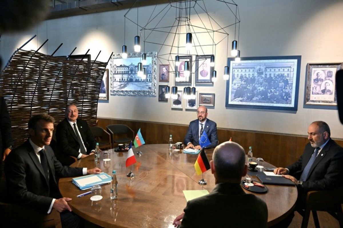 djorkaeffdenis's tweet image. ‼️Aliyev ne veut pas la paix, il veut la guerre‼️
Il a refusé de se rendre en Espagne, où une réunion doit avoir lieu avec le PM @NikolPashinyan et avec les dirigeants de l’🇪🇺, de la 🇫🇷et de l&apos;🇩🇪.
La raison est « la position destructrice de la 🇫🇷»
#StopAliyev #SanctionAzerbaijan