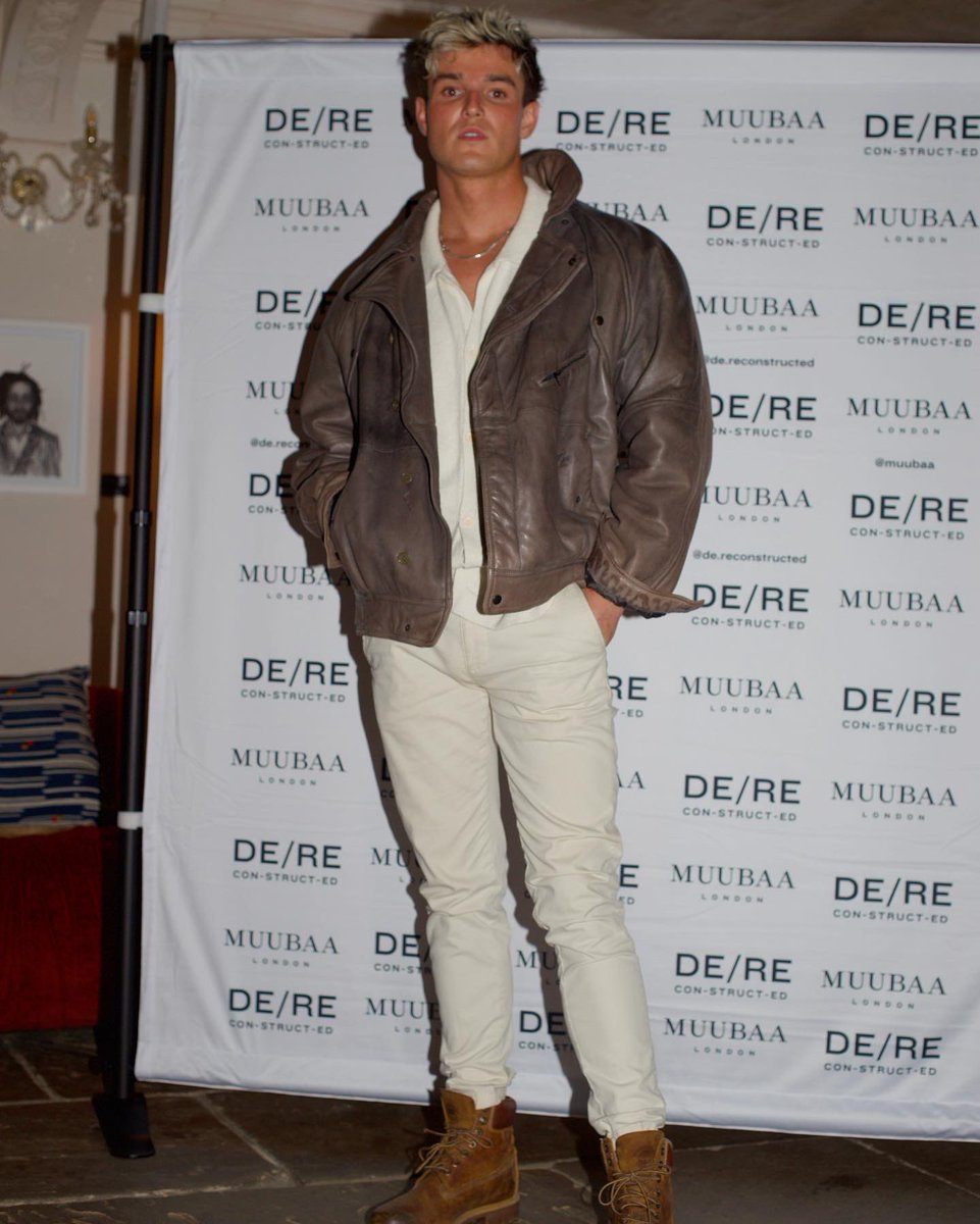 Muubaa's tweet image. Our #LondonFashionWeek catwalk show was followed by a launch party at Old Sessions House to celebrate DE/RE by MUUBAA collection going live on site. There was a great energy on the night and we’re grateful for everyone who came along 🥂📸🔦🕶️ PART 3/3