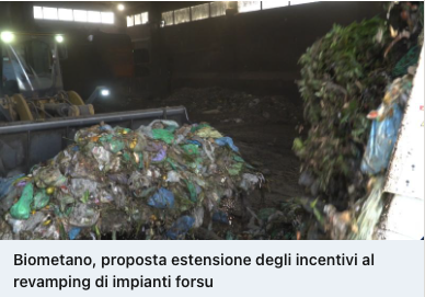 assoambiente's tweet photo. Il governo sta cercando di incentivare il settore degli impianti a biogas da #forsu, ma nonostante gli sforzi, alcune criticità permangono: 
❌ Outlook Negativo: Questa percezione potrebbe ostacolare gli investimenti e le decisioni strategiche delle imprese.
❌ Target ambiziosi: Vi era un obiettivo di 600 milioni di metri cubi di produzione di biometano da raggiungere entro la fine del 2023, ma è stato considerato irraggiungibile dalla Corte dei conti e pertanto proposto a Bruxelles di essere stralciato.
❌ Risposta inadeguata agli incentivi: La gara per la prima tranche di incentivi ha visto una risposta limitata, con solo 30mila metri cubi assegnati su 67mila disponibili e domande per soli 36mila metri cubi. Questo indica che gli incentivi proposti non sono stati sufficientemente attraenti per le imprese.
❌ Tariffe non elevate: Gli impianti #forsu ricevono una tariffa non particolarmente alta, pari a 62 euro al MWh, rispetto ai 110 o 115 euro al MWh riconosciuti agli impianti agricoli.
❌ Tempi ristretti: Gli interventi che accedono agli incentivi devono essere completati entro giugno 2026, il che significa che le imprese hanno meno di tre anni per avviare e completare i lavori una volta assegnati. Questo rappresenta un periodo molto ristretto, specialmente per il nostro Paese che non è noto per la rapidità nell'implementazione di progetti.
https://t.co/bleFLQ56GS