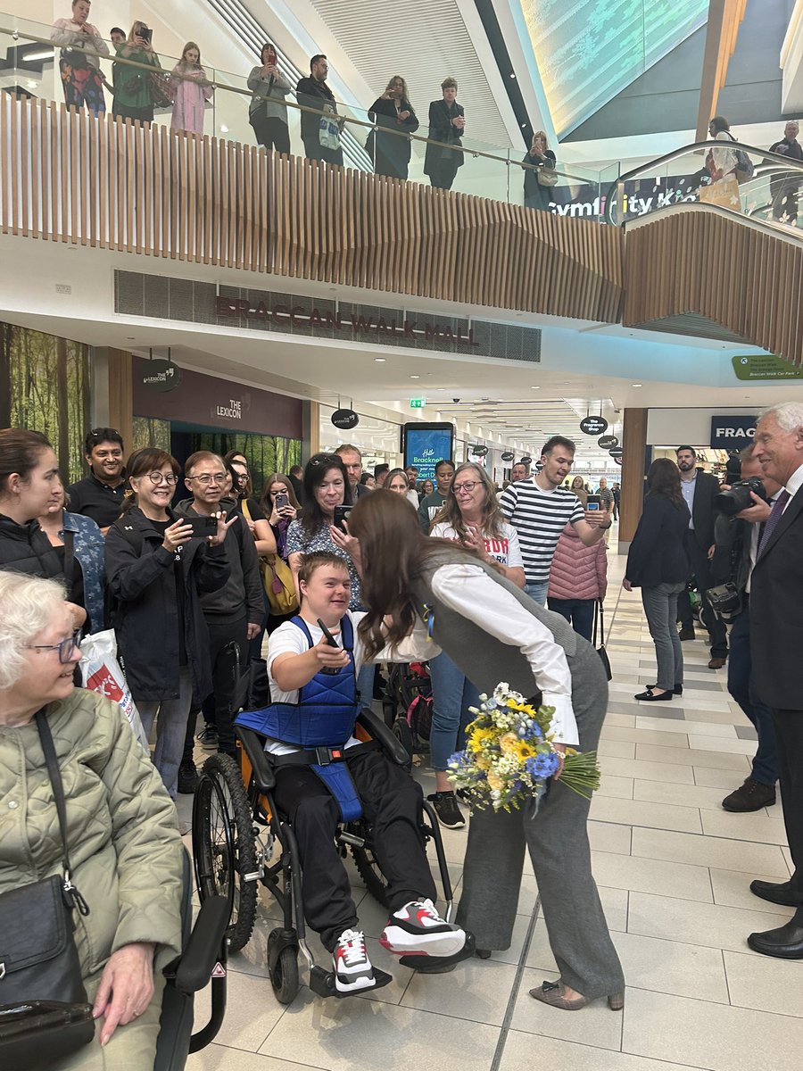 OliviaMowlE's tweet image. The Princess gives a local boy a hug, when she left he cheekily bowed to the crowd