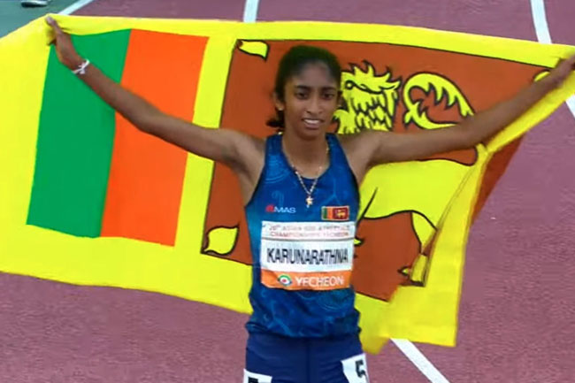 SriLankaTweet's tweet photo. Its a GOLD 🥇🇱🇰
#TeamSriLanka Tharushi Karunarathna won the GOLD at 800m (W) at the 19th Asian Games Hangzhou.
Congratulations!
#Hangzhou2022  #SriLanka #LKA https://t.co/hUFW9ItZB4