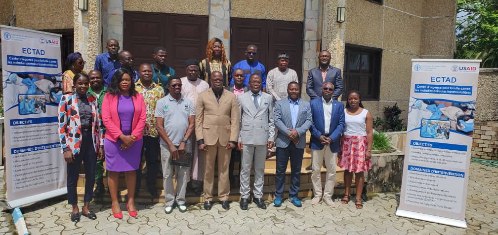 africavet's tweet photo. Consultation workshop to operationalize the #wildlife #disease surveillance #subnetwork (#RESCAM)
organized by @MINEPIA, @MINFOF, @CmrZoonoses
with the support of @FAOCameroon
@africavet
@au_ibar
@FAO
@whocmr
@UNEP
@WOAH https://t.co/fwpNaexctq