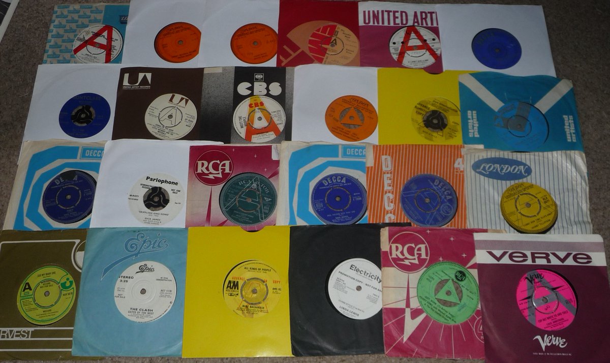StevenFlavell1's tweet photo. Midweek boot sale part2. Loads of singles. Promos galore. #Vinyl #Records #SevenInches https://t.co/CfAxhTUaFO