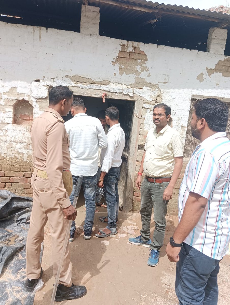 विद्युत वितरण मंडल गौरीगंज के अंतर्गत खण्ड तिलोई की टीम ने डिस्कनेक्शन कराया तथा  मीटर रीडिंग की जांच किया l <a href="/ChiefAyodhya/">Chief Engineer Ayodhya zone</a> <a href="/MVVNLHQ/">Madhyanchal Vidyut Vitran Nigam Limited</a> <a href="/DmAmethi/">DMAmethi</a> <a href="/aksharmaBharat/">A K Sharma</a> <a href="/UppclChairman/">CMD UPPCL</a>
<a href="/UPPCLLKO/">UPPCL</a> <a href="/Mvvnl_amethi/">EDD Gauriganj</a>
<a href="/eddamethi/">EDDAMETHI</a> <a href="/eejagdishpur1/">eejagdishpur</a>
<a href="/EddTiloi/">EDD TILOI AMETHI</a> #GoodGovernance