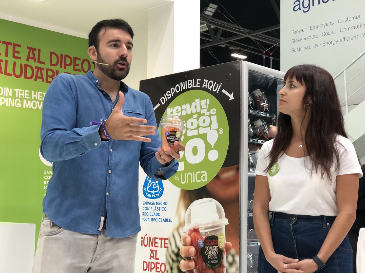 Revista Fruit Today (@fruittoday) on Twitter photo ‘El 80% de la industria de los snacks es insalubre <a href="/unicagroup/">UNICA GROUP</a> quiere darle la vuelta y lanza 4 dips:
🥕zanahoria y hummus
🥒Pepino snack y tzaziki
🍅 Cherry pera y tzaziki
🌶 Pimiento <a href="/SweetPalermo_es/">Sweet Palermo® ES 🌶</a> y hummus
#FruitAttraction23 ‘El 80% de la industria de los snacks es insalubre <a href="/unicagroup/">UNICA GROUP</a> quiere darle la vuelta y lanza 4 dips:
🥕zanahoria y hummus
🥒Pepino snack y tzaziki
🍅 Cherry pera y tzaziki
🌶 Pimiento <a href="/SweetPalermo_es/">Sweet Palermo® ES 🌶</a> y hummus
#FruitAttraction23