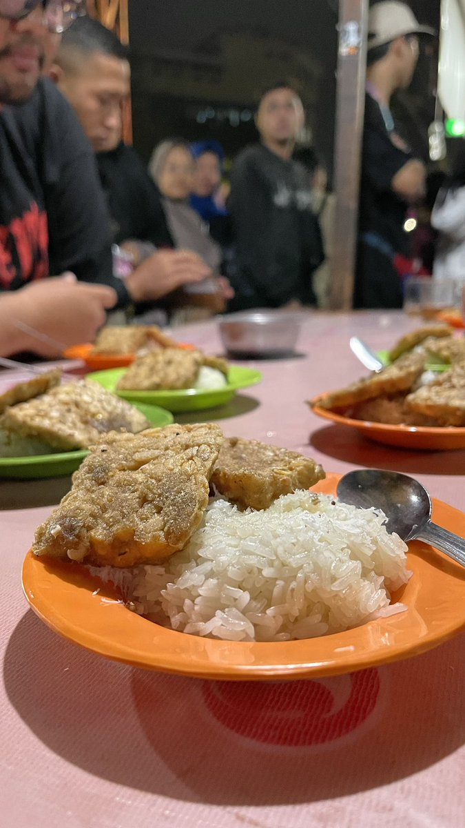 UcubDidit's tweet photo. @convomf Ketan Susu Kemayoran. Dabest! https://t.co/ktVSkJAscA