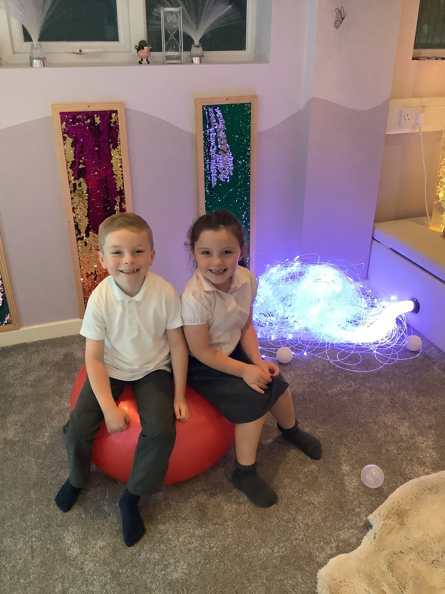 stphillys's tweet image. Caterpillar club fun 🐛 #developingrelationships