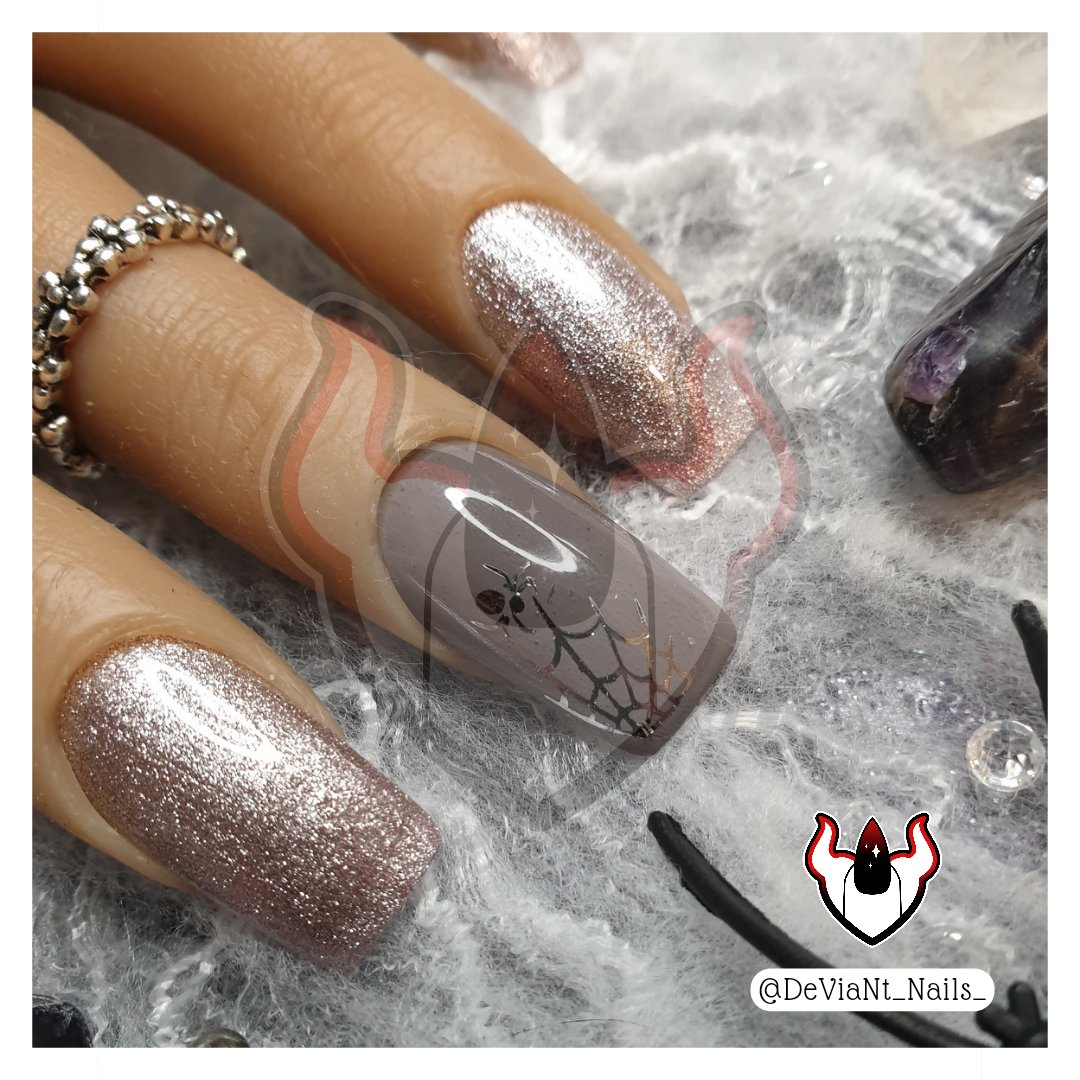 DeViaNt_Nails_'s tweet photo. Although I'm not a fan of spiders they do make for cute nails!
#DeViNailedIt #halloween #halloweennails #spidernails #spider #pressonnails #nailart https://t.co/t7T85DpHXA