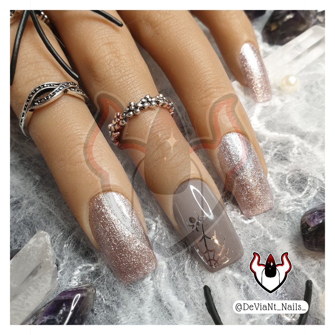 DeViaNt_Nails_'s tweet photo. Although I'm not a fan of spiders they do make for cute nails!
#DeViNailedIt #halloween #halloweennails #spidernails #spider #pressonnails #nailart https://t.co/t7T85DpHXA