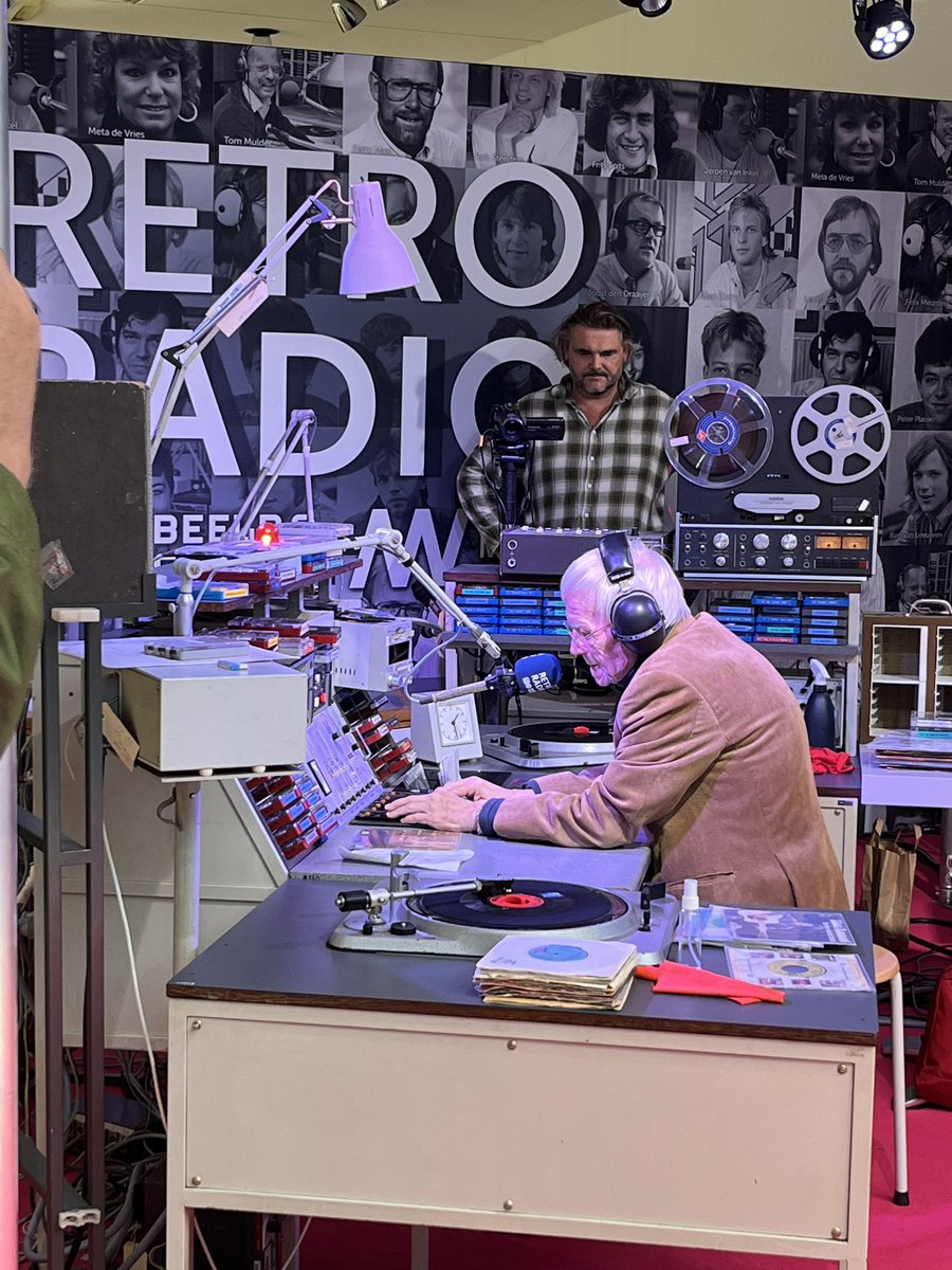 bobrusche's tweet photo. Even kijken bij Retro Radio, nu met Ad Roland. #DutchMediaWeek #Retroradio #Hilversum https://t.co/h8LuwIaXYs