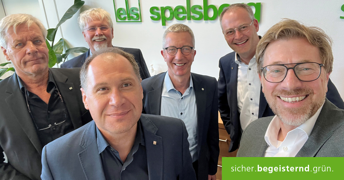 #10Jahre #Vertriebsbüro #SPELSBERG in #Polen 📍

Wir danken unserem polnischen Kollegen Robert Marzec für erfolgreiche 10 Jahre #Zusammenarbeit und den engagierten #Einsatz für #Spelsberg.🏆

Wir freuen uns auf weitere spannende Jahre der #Zusammenarbeit.🤝