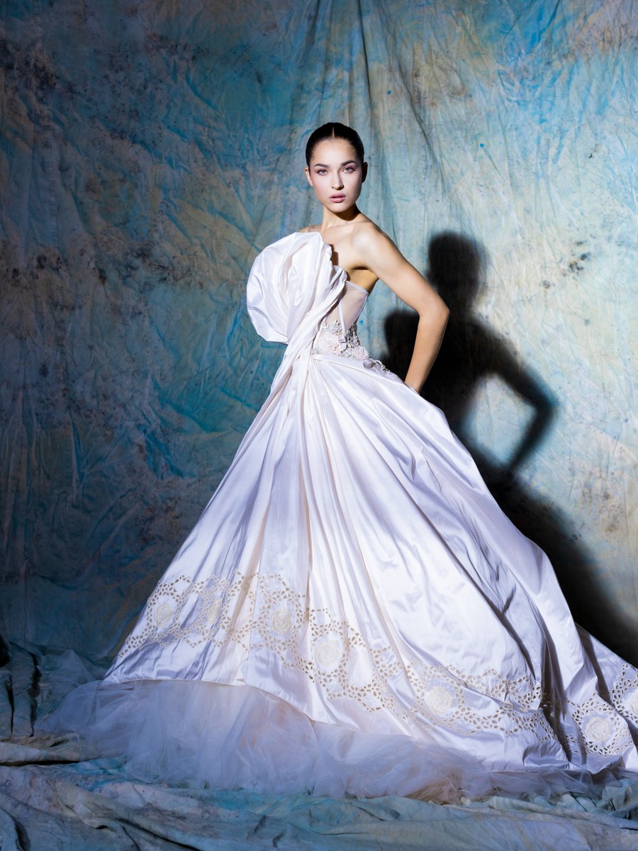 tenerifemoda's tweet image. Del 10 al 12 de octubre, la firma @MarcoyMariaMODA estará en la NEW YORK BRIDAL FASHION WEEK 2023, para presentar su colección 2024. 😍
📌Desde 2022, la firma cuenta con varios puntos de venta en EEUU.
¡Enhorabuena! 👏
#TenerifeModa #ModaTenerife #ModaEspaña #AltaCostura