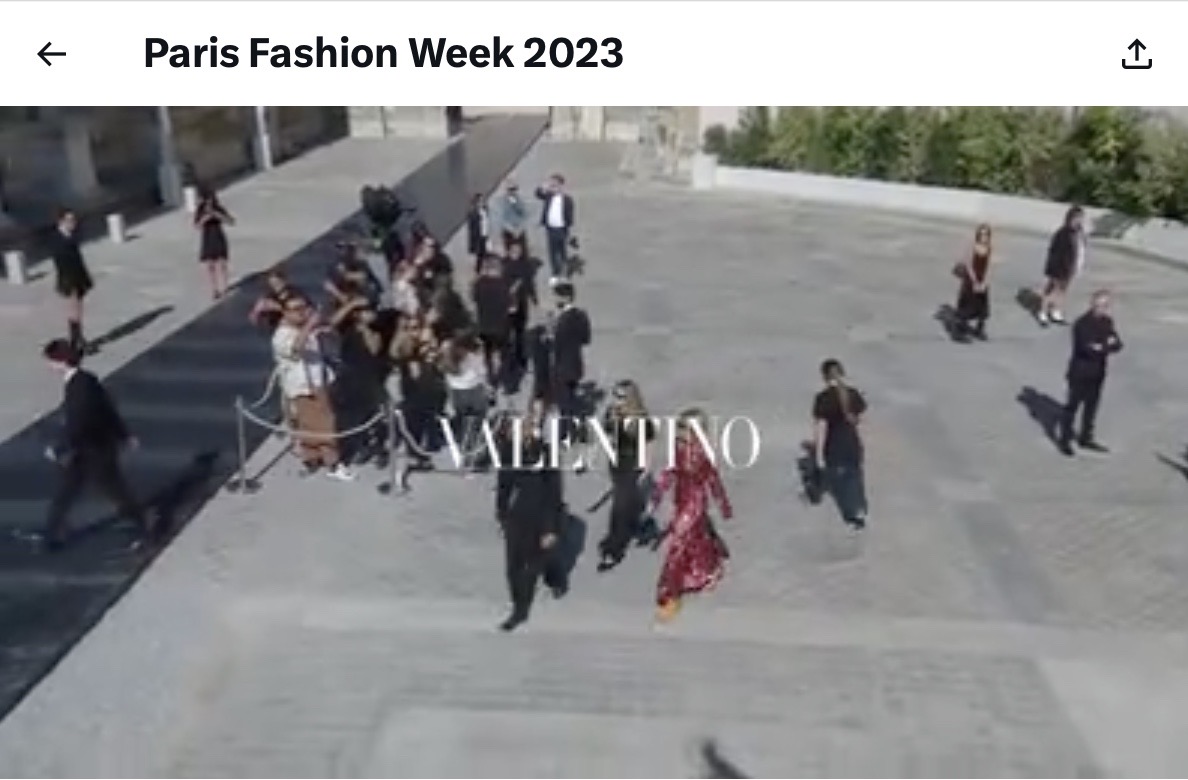 WATCHiNG #PFW seeing ANNA W Arriving to VALENTiNO show in a dress ... shape exactly As I DESiGNED for myself - fashion I was wearing #summer 1994 in PARiS 🇫🇷