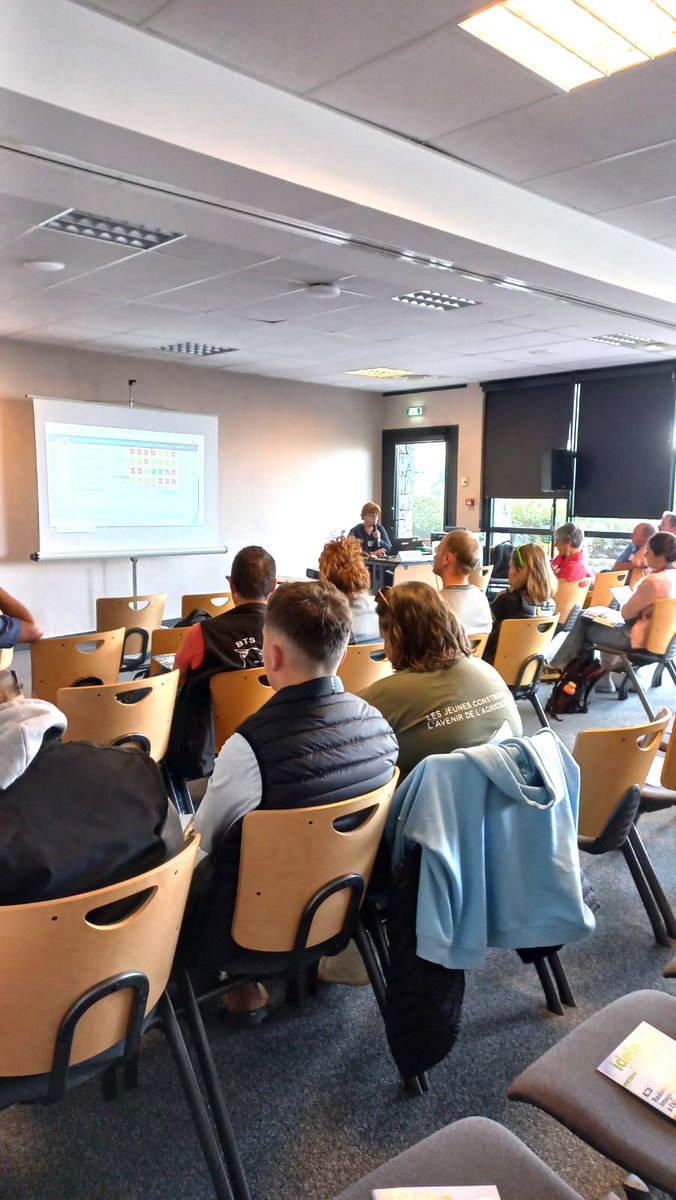 InstitutElevage's tweet photo. 🔴 #SommetElevage 2023 | Conf 7
✅ Présentation de #DECIBOV
👉 Logiciel en ligne d'aide à la décision en #bovins viande 🐂
🔸 Outil intuitif & interactif
🔸 Connaissance approfondie des postes techniques & éco des ateliers bovins
ℹ https://t.co/fMpkuTLvRs
📌 Avec L. Echevarria https://t.co/4nCYa4qqvX