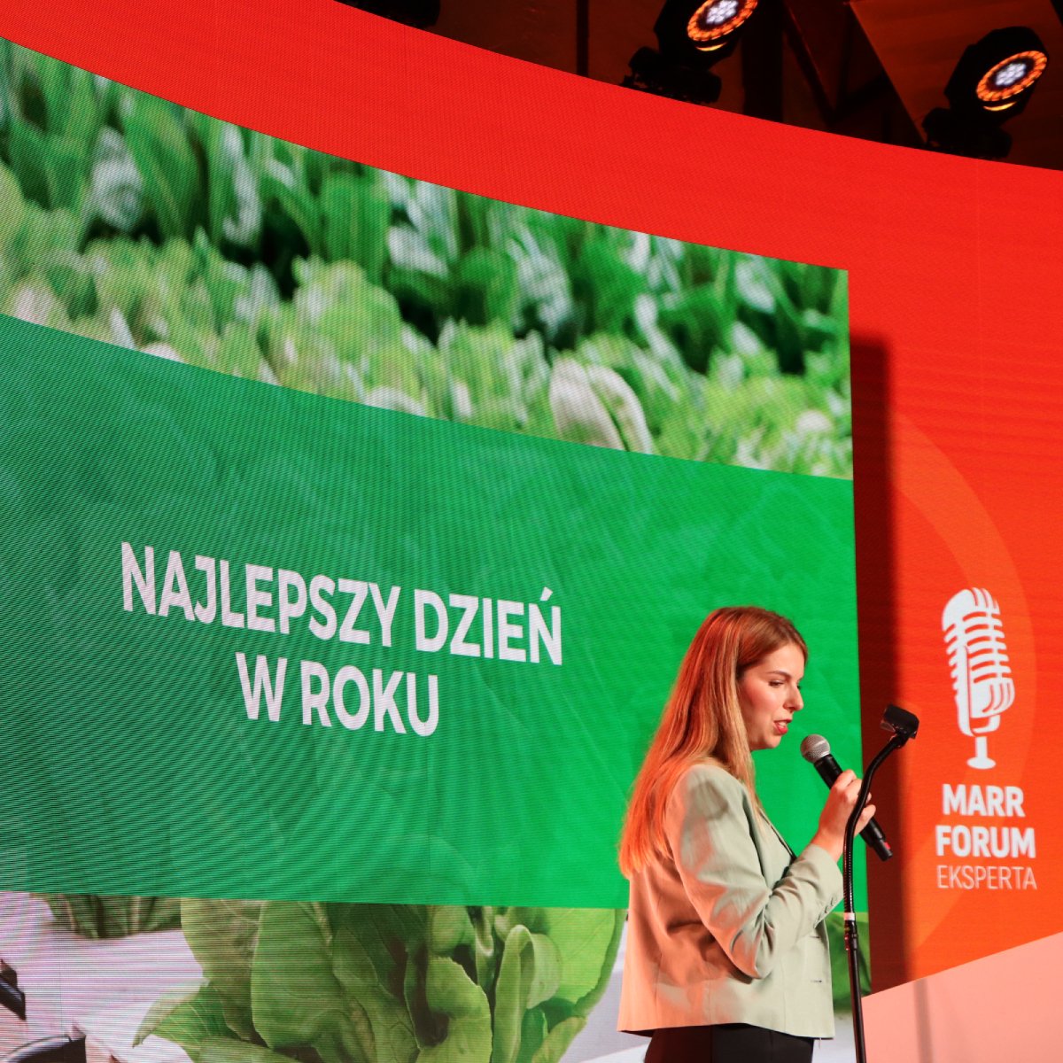 Wczoraj na VIII Małopolskim Forum Finansowym, Anna Drwięga przedstawiła ideę jaka kryje się za farmą wertykalną oraz w jaki sposób tworzymy dla roślin najlepszy dzień w roku. 

Fot. Małopolskie Centrum Przedsiębiorczości

#B2B #Forum #Konferencja #MARR