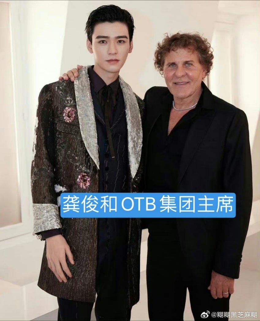 pookiegoz's tweet photo. Next Level GONGJUN 
#GongJun #龚俊 #SimonGong #龚俊Simon #กงจวิ้น #공준 #ゴンジュン 
#GongJunPFW2023
#GongJunXParis https://t.co/JvQ57qzgCc