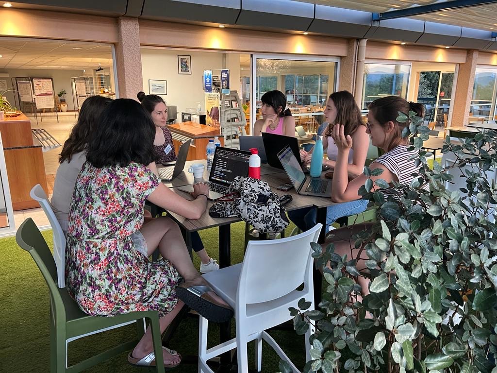 FloKlepel's tweet photo. Thanks to @ESRS_Sleep, I had the opportunity to get to know so many inspiring early career researchers, make funny new memories inside and outside of the pool and even take a presentation price back home from the sleep science school. Hope to see everyone at the #ESRS2024 https://t.co/9bsAt9DuHI