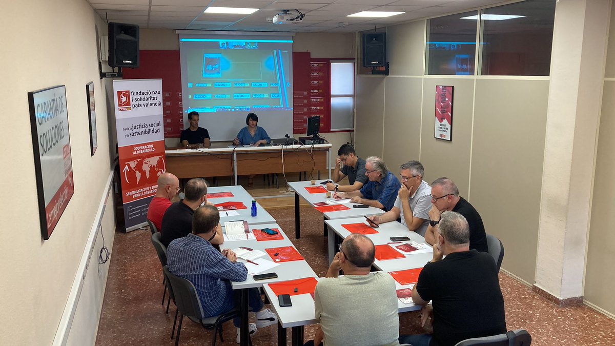 VDefensa's tweet image. Abel Rivera, defensor de #ddhh y líder sindical de SINALTRAINAL ha compartido con delegados de @ccoopv las actuales condiciones laborales en las multinacionales en 🇨🇴 y la vulneración de derechos que se presentan.
En el Taller sobre #DiligenciaDebida y responsabilidad empresarial