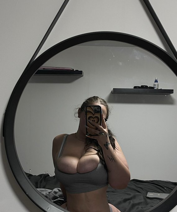 Wanna cuddle?🥹 https://t.co/cbftxLDGwA