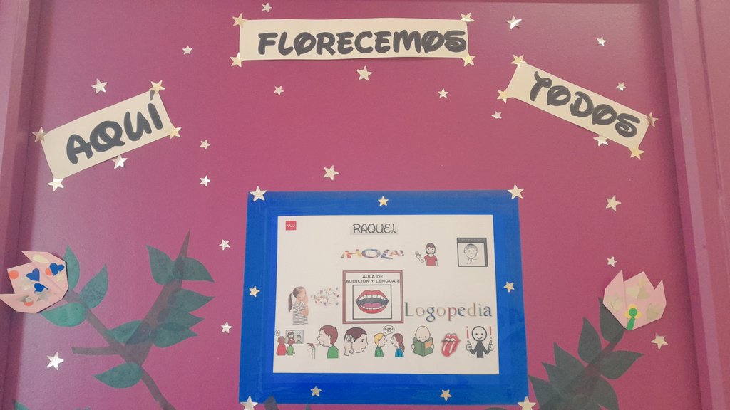 LOGOMEDIA2's tweet photo. Los q ya me conocéis sabéis q una de mis frikadas es la #papiroflexia, así q al tunear la puerta, además de los #pictos tenía q dejar otra de mis señas de identidad y de mi esencia 🙃. 
Eso sí, lo mejor de ella no es otra cosa q la creatividad de mis niños🤩 q han adornado su flor como han querido. #AquíFlorecemosTodos #claustrovirtual #logosaludos