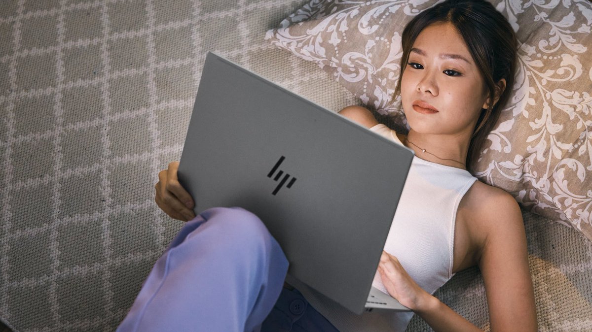 GadgetFlow's tweet image. Meet the future of computing: HP Pavilion Plus 14-Inch AI Laptop. 🌟💻 

Experience powerful performance and smart AI features in a sleek and portable design. #HPLaptop #AIComputing

thegadgetflow.com/portfolio/hp-p…