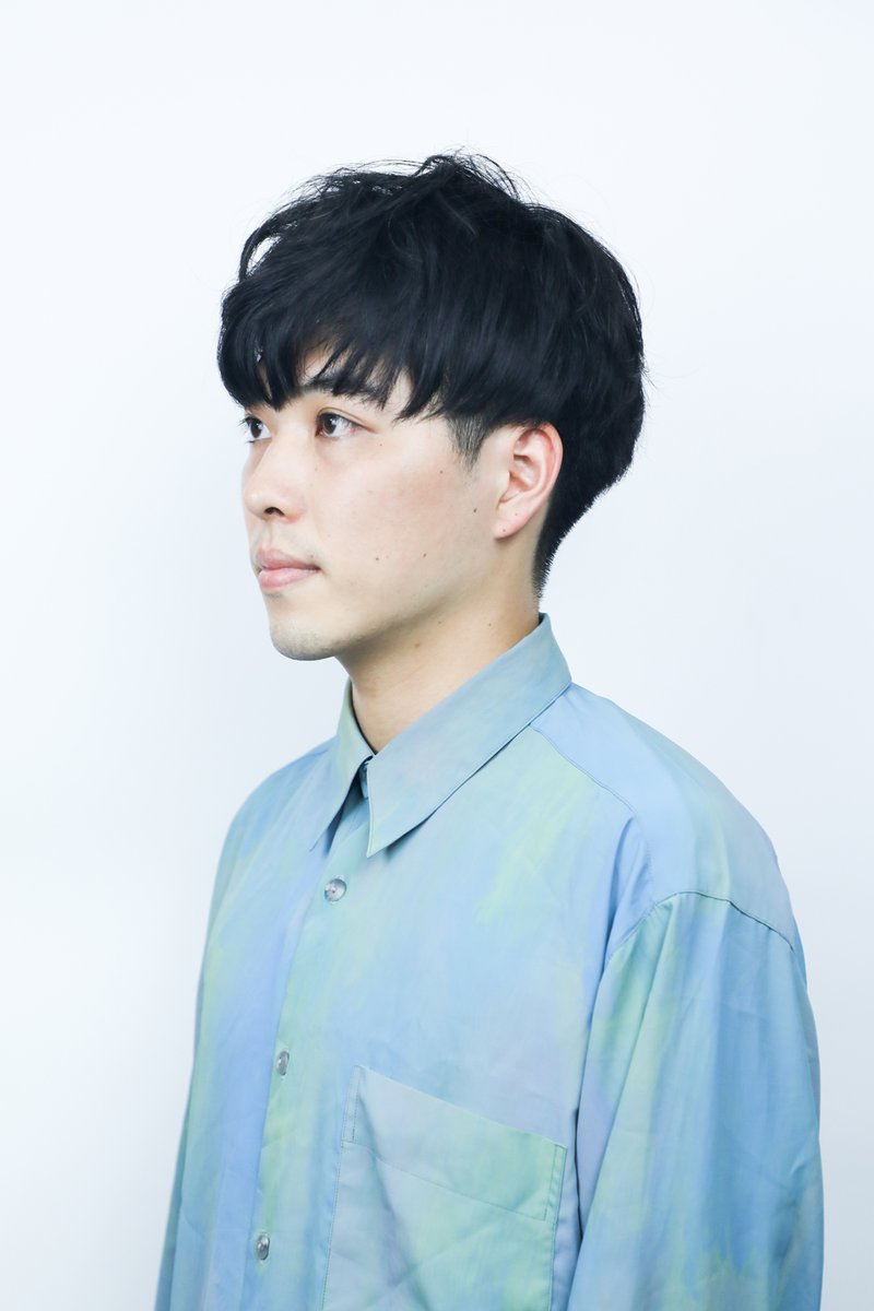 axismag's tweet photo. 慶應義塾大学SFCエクス・デザイン出身で、26歳のときに3Dプリントに特化したデザイン会社、積彩のCEOとなった大日方伸（おびなた・しん）さん。見る角度によって色が変わる、3Dプリントでしかできないような色彩と形を追求し、今年自社ブランド「QUQU」も立ち上げました。10月5日（木）19:00からお話を伺います