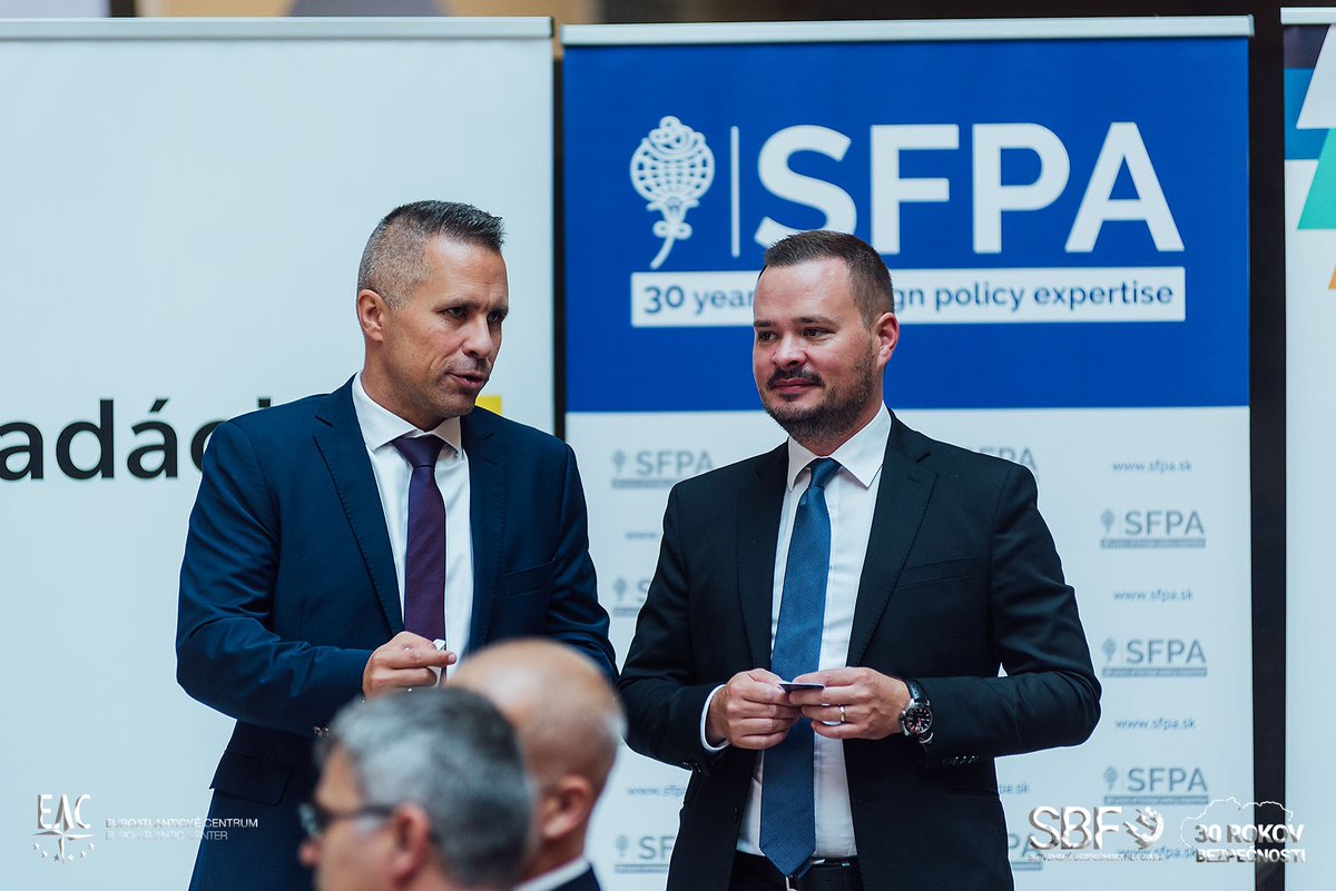 #SBF23 1st discussion conclusions:
📍milestone for #SlovakSecurity was 🇸🇰accession to NATO 
📍SK soldiers have experience in foreign operations &amp; are able to react to changes to guarantee 🇸🇰security 
📍 essential for security is to defeat Russia and achieve victory for Ukraine🇺🇦