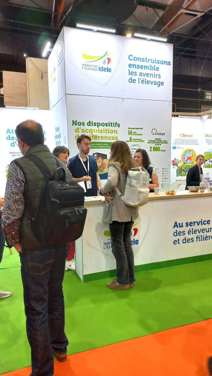 InstitutElevage's tweet photo. 🔴 #SommetElevage 2023 | J2 🏁
Nos collègues vous attendent sur notre stand 👍
RDV à ne pas manquer
✅ Démo de @wearehappygrass pour mieux valoriser vos prairies 🌿
✅ Présentation #DECIBOV, Référentiels de production de viande bovine 🐂 issus des Réseaux de références #INOSYS https://t.co/skdJiy9pPc