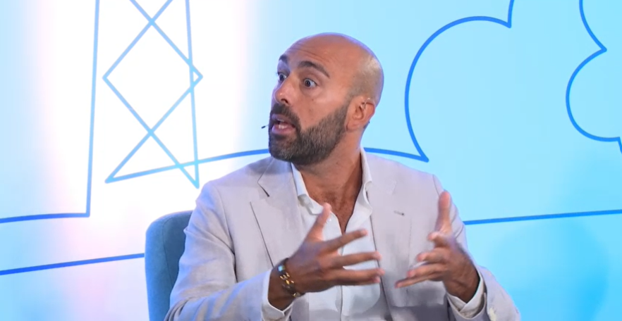 ENTSO_E's tweet photo. 'Only thanks to a consumer-driven transition will we make these flexibility needs and make the transition cost-effective.'
➡️ Michael Villa, Secretary General, @smartEnEU 

Join the livestream to hear our panellists discussing flexibility 👇
https://t.co/m7CIn7H7zz https://t.co/TH5fSbp5Ao