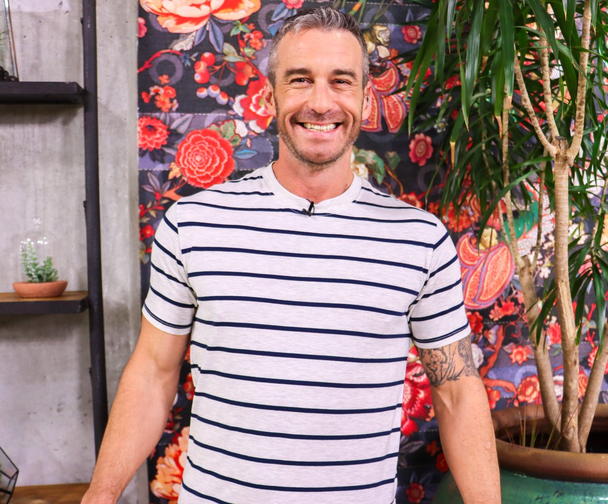 expressoshow's tweet photo. Hopetober is here and so is your chance to win R1500 cash every weekday with @SponsorsOfBrave! 🫶 Simply tell us what your message of hope for South Africa is using #Hopetober and #SponsorsofBrave. Comp closes at midday. Ts&amp;Cs on https://t.co/rpXUfXOmuX #ExpressoShow https://t.co/8xA11rXXHj