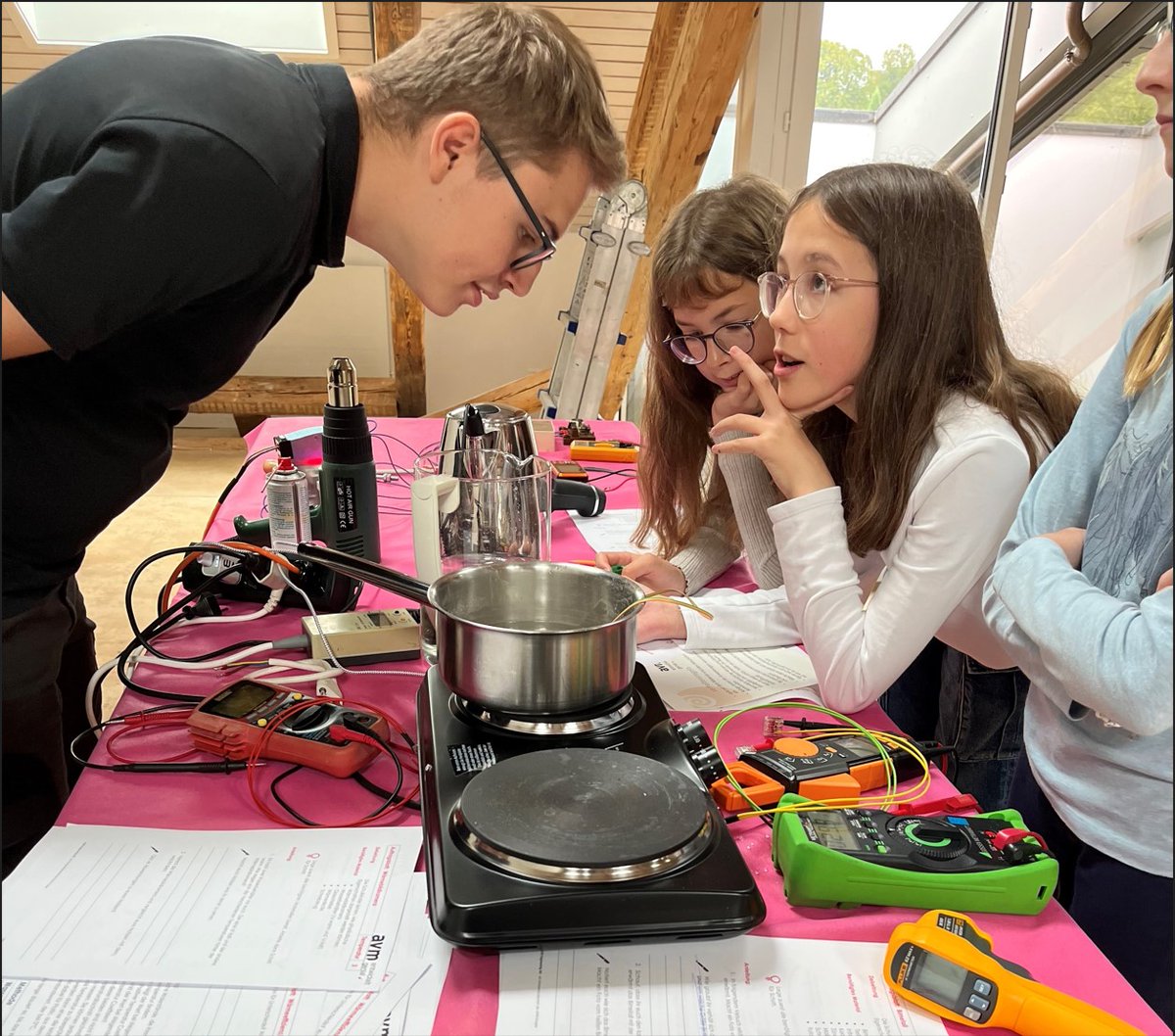 Das Experimentierlabor 2023 ist Geschichte. Die AVM Engineering AG und <a href="/energietal/">energietaltoggenburg</a> toggenburg schauen zufrieden zurück und freuen sich über die leuchtenden Augen der rund 340 jungen Forscherinnen und Forscher. Herzlichen Dank an alle Beteiligten! 
experimentierlabor.ch/inspirierende-…