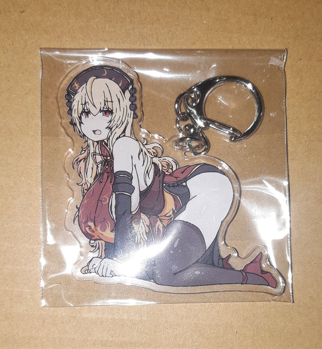 純狐サマキーホルダー出来てました。思ってたよりいい感じ…

6個だけ持っていきます〜 