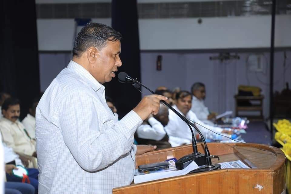 WamanCMeshram's tweet photo. सभी कार्यकर्ता एवं पदाधिकारियों को सूचित किया जाता है कि बामसेफ एवं राष्ट्रीय मूलनिवासी संघ का 40वां संयुक्त राष्ट्रीय अधिवेशन एवं भारत मुक्ति मोर्चा का 13वां राष्ट्रीय अधिवेशन महाराष्ट्र के नागपुर में लिया जाएगा। बहुत जल्द आप सभी को अधिवेशन स्थल की जानकारी दे दी जाएगी। https://t.co/fXtW7jYyCI