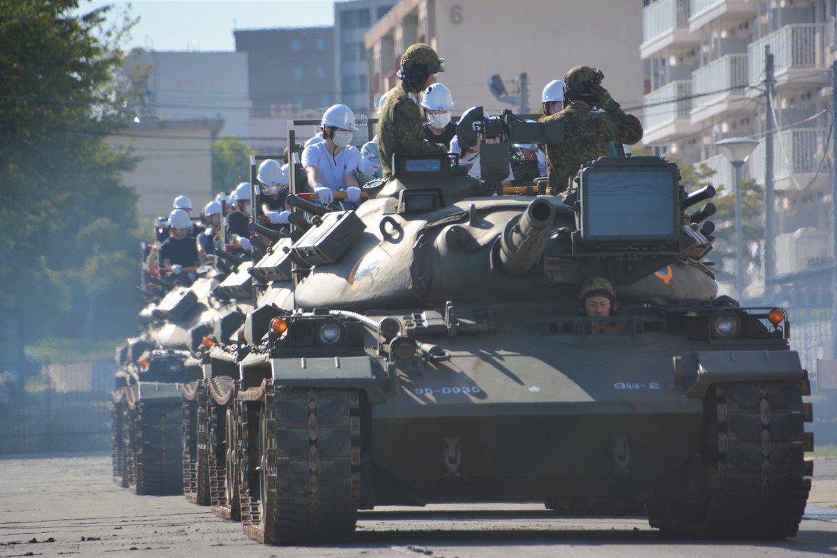 Gsdf_Camp_Iwate's tweet image. #岩手 #仙台 #自衛隊戦車 #７４式
　訓練展示、戦車体験搭乗では、躍動する７４式戦車に多くの歓声が上がっていました。
　東北で７４式戦車を見られる最後となるかもしれないこの機会に、ご来場の皆様に戦車大隊の雄姿を披露することができました。