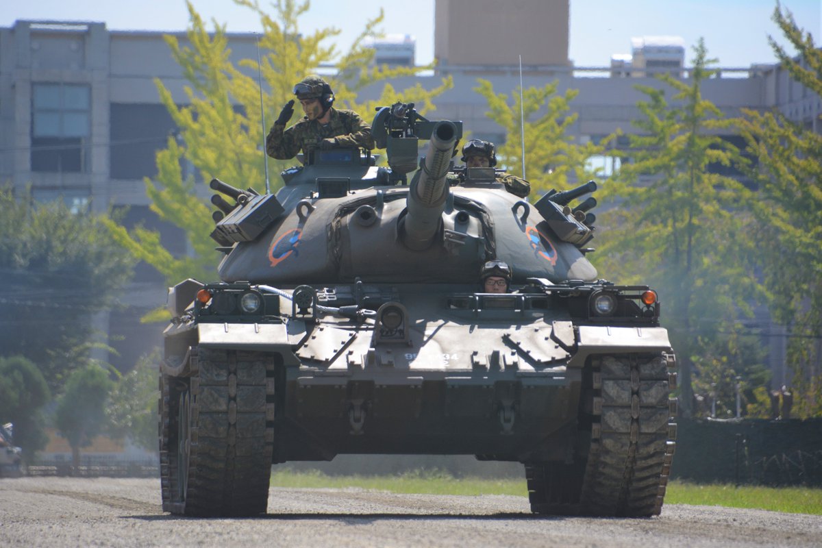 Gsdf_Camp_Iwate's tweet image. #岩手 #仙台 #自衛隊戦車 #７４式
　訓練展示、戦車体験搭乗では、躍動する７４式戦車に多くの歓声が上がっていました。
　東北で７４式戦車を見られる最後となるかもしれないこの機会に、ご来場の皆様に戦車大隊の雄姿を披露することができました。