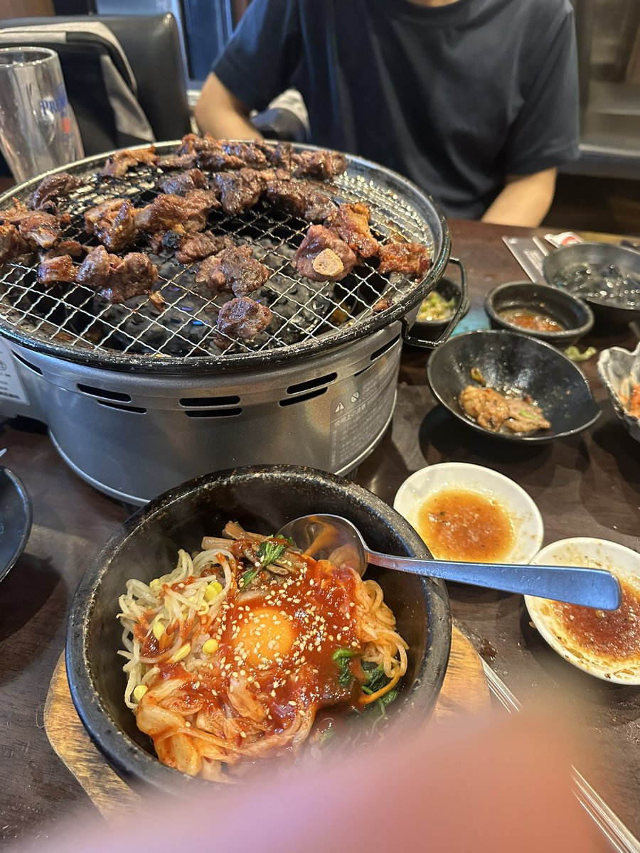 DatTien26915982's tweet photo. 🌧️😋 https://t.co/w35fuU07qh